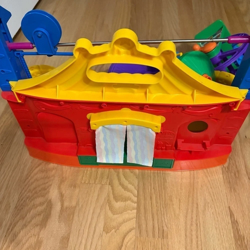 Little People 2005 Amazing Animals Circus by Fisher-Price Carnival Toy Playset